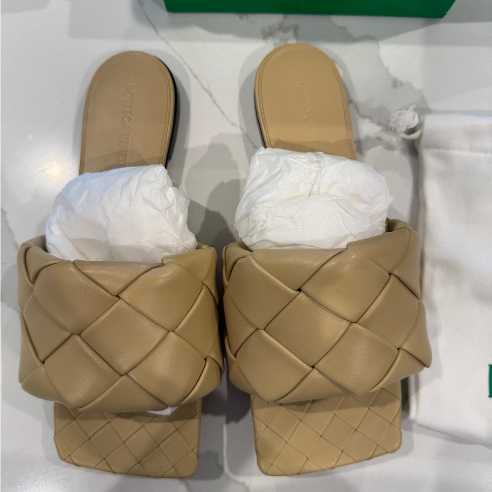 Bottega Veneta lido flat